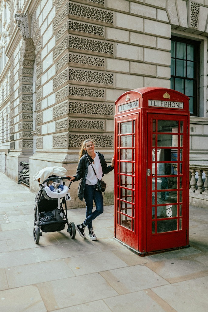 Mama in London - Photo by Lucas Favre