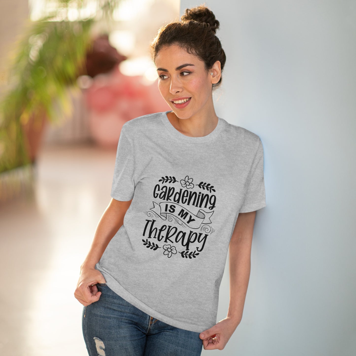 "Gardening is my therapy" - T-Shirt