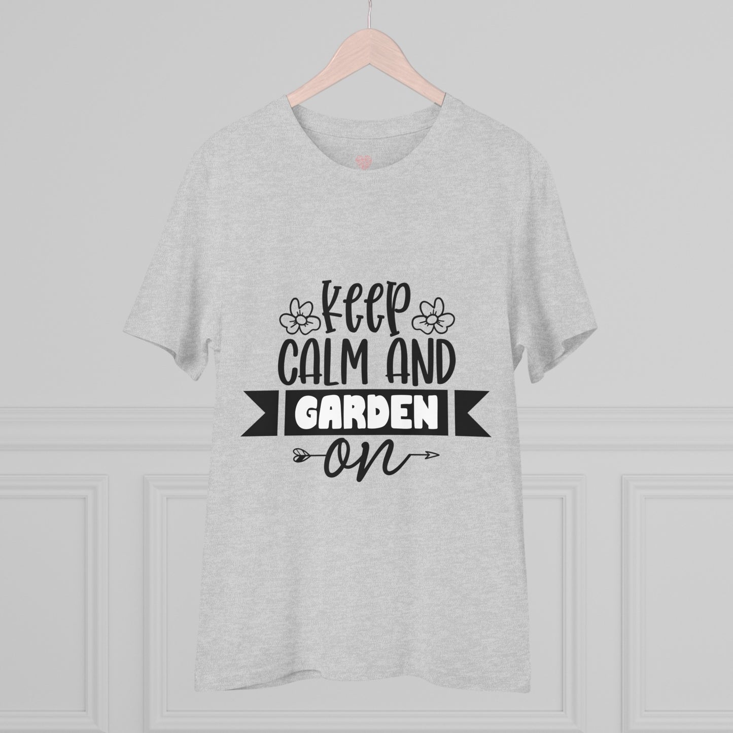 "Keep calm and garden on" - T-Shirt