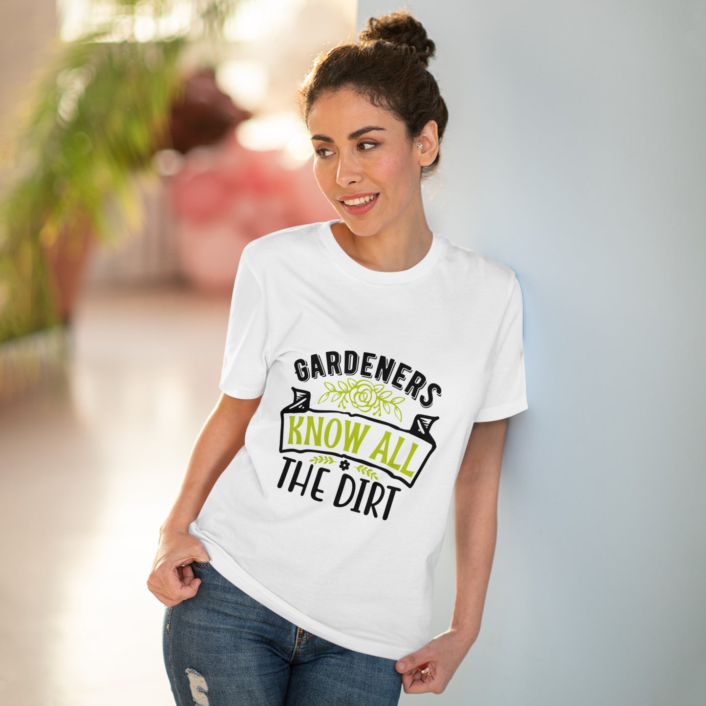 "Gardeners know all the dirt"- T-Shirt