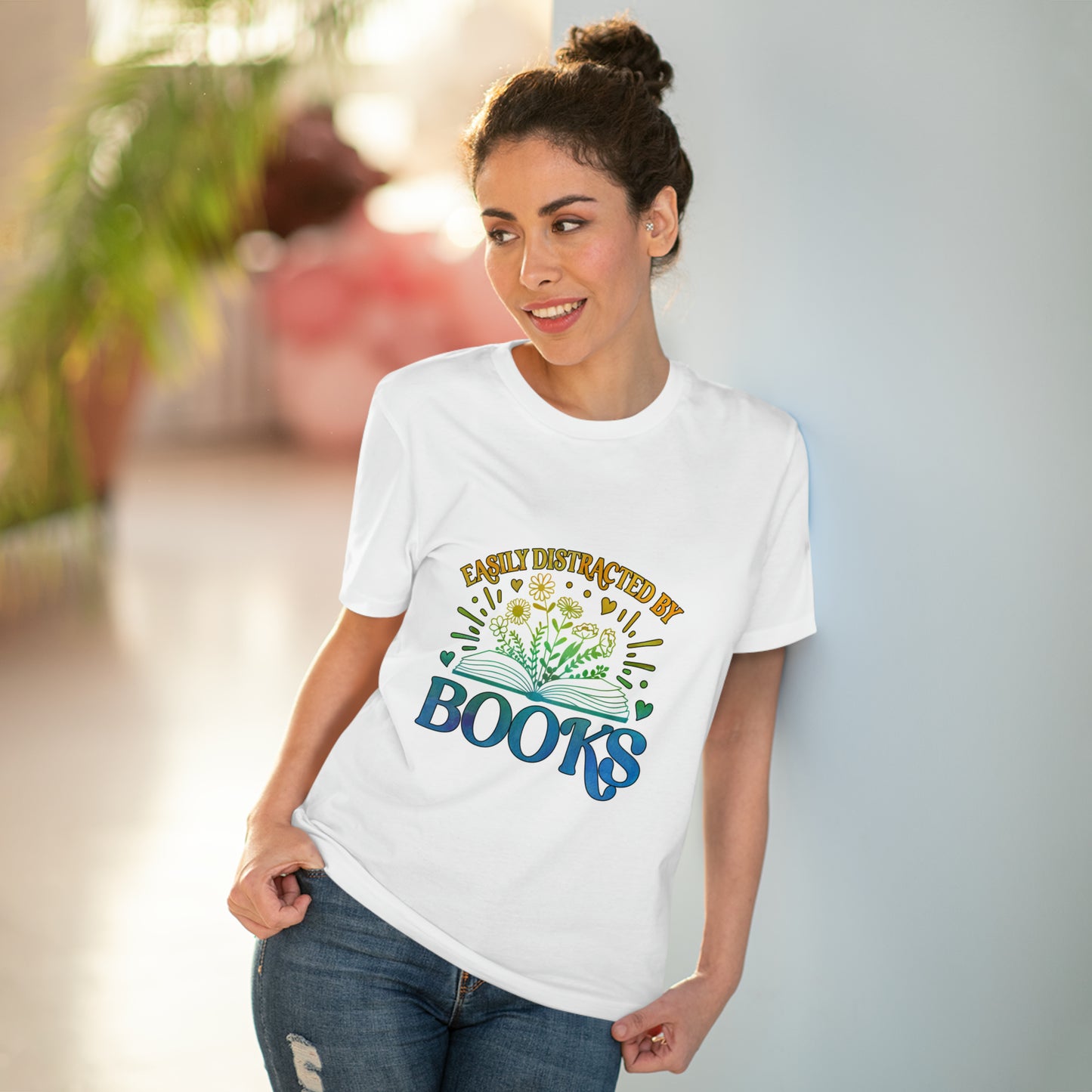 "Easily distracted by books" - Book Lover- T-Shirt